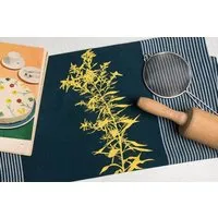 Hirschkind Hirschkind Bio & Fair-Trade-Geschirrtuch "Goldraute" petrol – Produktbild 1 von 1