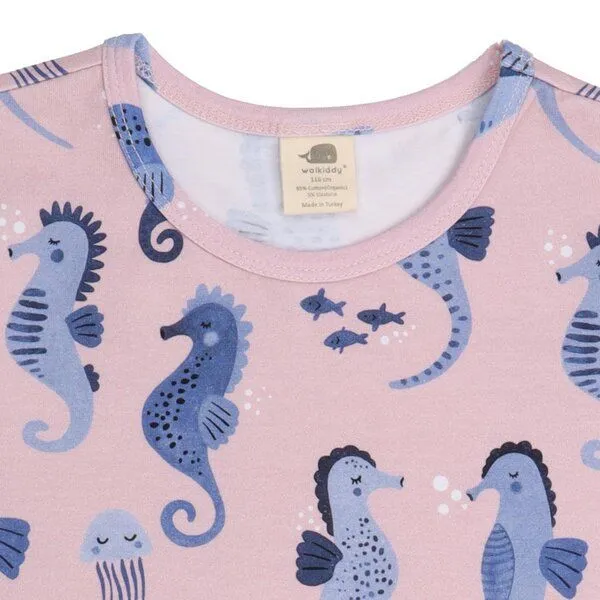 Walkiddy Kinder T-Shirt Bio-Baumwolle GOTS "Blue Seahorses" pink – veganes, fair produziertes Walkiddy Kindershirt mit Seepferdchen-Motiv für fröhliche Kids und empfindliche Haut, Pink, – Produktbild 2 von 3