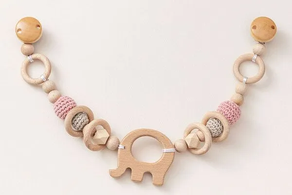 NoniKids Berlin NoniKids Berlin Kinderwagenkette Holz *Elefant* 4 Farben | Bio Baumwolle, Rosa | grau, – Produktbild 2 von 4