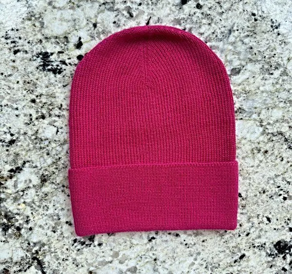 TINKU -Celebrating Bolivian Heritage TINKU -Celebrating Bolivian Heritage 100% Baby Alpaka Beanie Mütze (ILLIMANI) aus Bolivien (Handgestrickt), Pink, – Produktbild 1 von 4