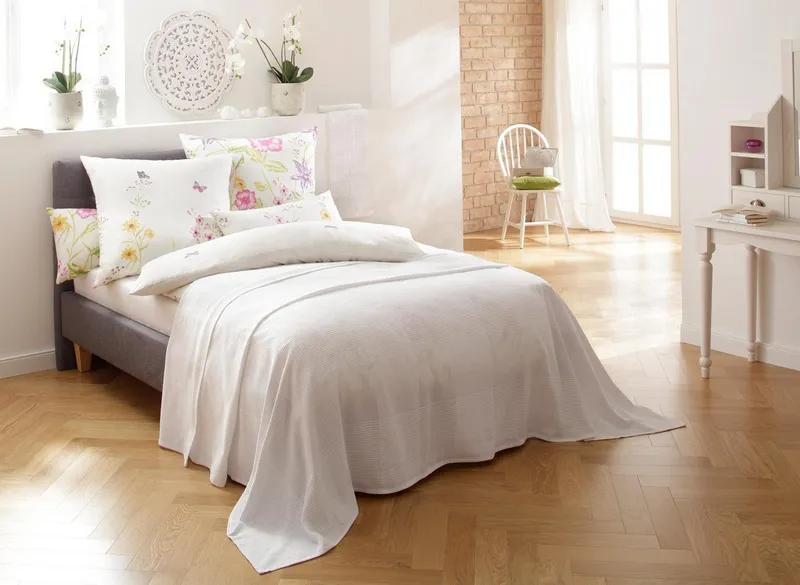 OTTO home Tagesdecke Mira, leichte Tagesdecke aus 100% Baumwolle, uni Überwurf, ohne Füllung, Weiß, – Produktbild 4 von 5