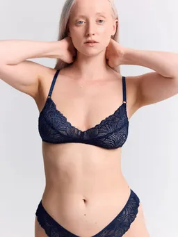 erlich textil erlich textil Fluid Lace bügelloser BH mit Spitze aus recyceltem Polyamid, made in Europe – Produktbild 1 von 1