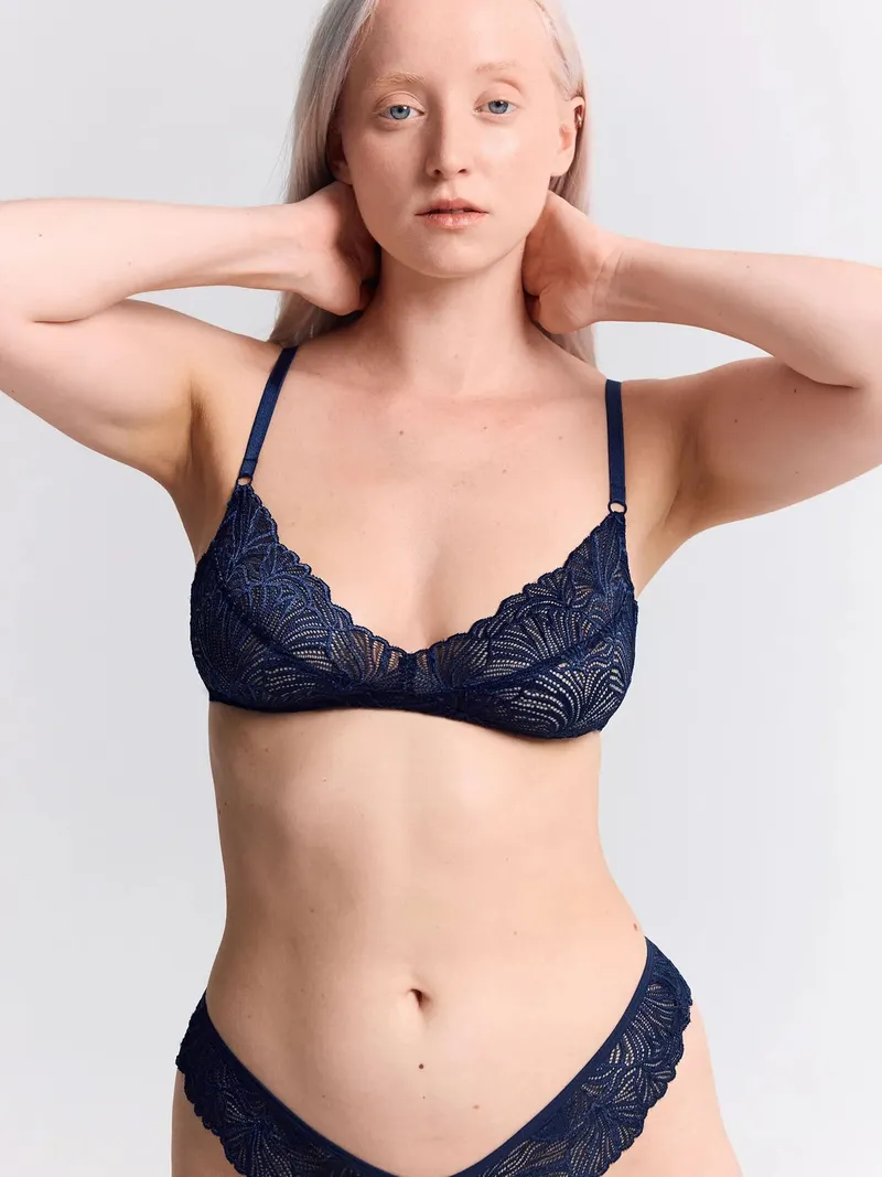 erlich textil erlich textil Fluid Lace bügelloser BH mit Spitze aus recyceltem Polyamid, made in Europe, Mitternachtblau, – Produktbild 1 von 4