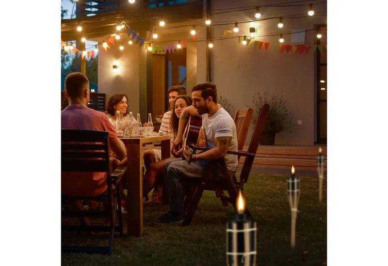 RELAXDAYS RELAXDAYS Gartenfackel 10er Set Gartenfackeln Bambus, Dekorative, stimmungsvolle Außenbeleuchtung für Garten und Events, Fackelöl, Gelblich-oranges Licht, Braun|schwarz, – Produktbild 3 von 5
