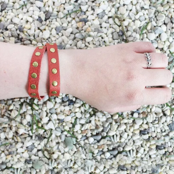 Mitienda Shop Mitienda Shop Wickelarmband aus Recycling-Leder, Cognac, – Produktbild 2 von 3