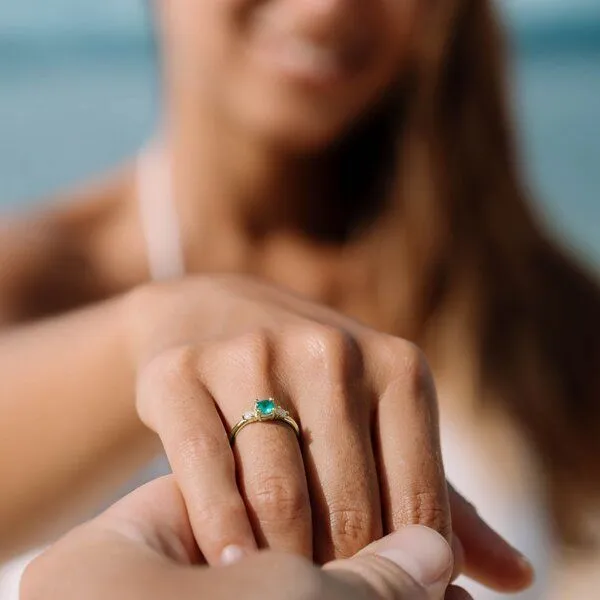 Spirit of Island Spirit of Island Gold Ring | Smaragd & Diamanten Paar, Grün, – Produktbild 3 von 4