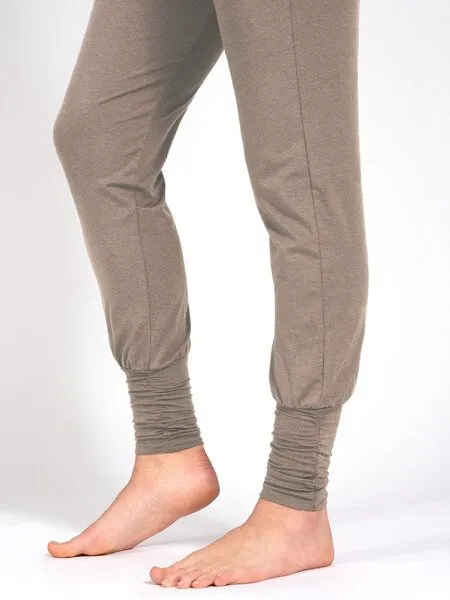 Magadi Magadi Yoga- und Wohlfühlhose Paula aus weichem Naturmaterial, mit Taschen, Natur (dust), – Produktbild 4 von 4