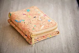 BY COPALA BY COPALA Handgefertigte dreifache Geldbörse, Portemonnaie aus Kork, einmalige Geschenke, Geldbeutel Damen/ Herren, Brieftasche mit Kartenfächern (Farb - Akzenten) – Produktbild 1 von 1