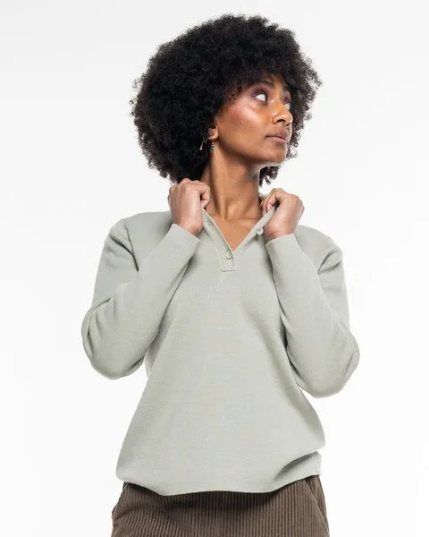 Alma & Lovis Alma & Lovis Polo-Pullover aus Organic Cotton-Wool-Mix | Cot-Wool Polo, Schilf (hellgrün), – Produktbild 3 von 4
