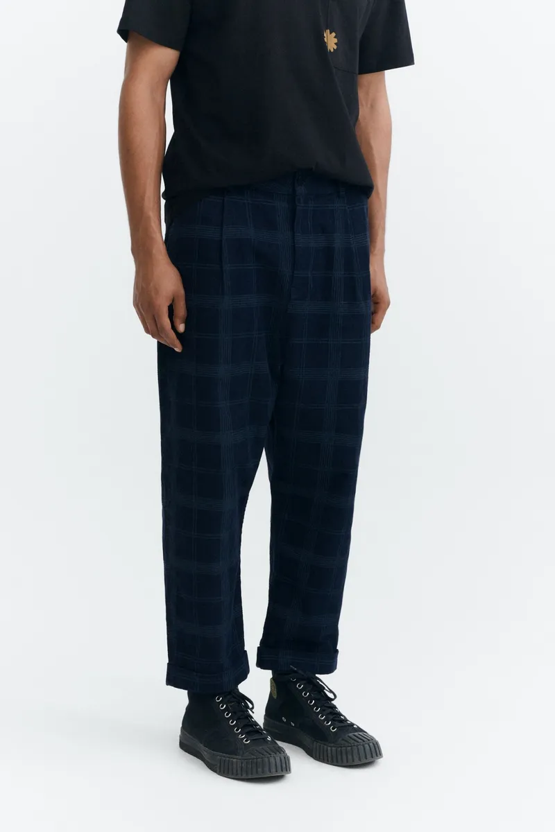 thinking mu Thinking MU Herren vegan Hose Friend Carrot Fit Check Aus Micro Cord Blau, Blau, – Produktbild 2 von 2
