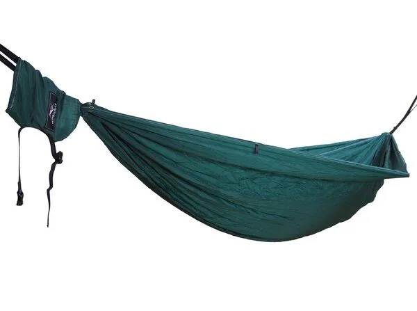 Hideaway Outfitters Hideaway Outfitters Doppel Reisehängematte aus atmungsaktiver Fallschirmseide inklusive Baumgurte und Karabiner, Grün, – Produktbild 2 von 4