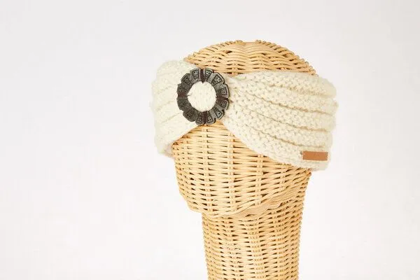 short'n'pietz short'n'pietz Schurwollstirnband Rippstrick mit Knopf aus Kokosnussholz, handgestrickt, Wollweiß, – Produktbild 1 von 1
