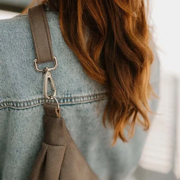 BOWLEANIES TASCHEN BOWLEANIES TASCHEN Moon Bag aus Lederfaserstoff, Dunkelgrau mit silber, – Produktbild 3 von 4