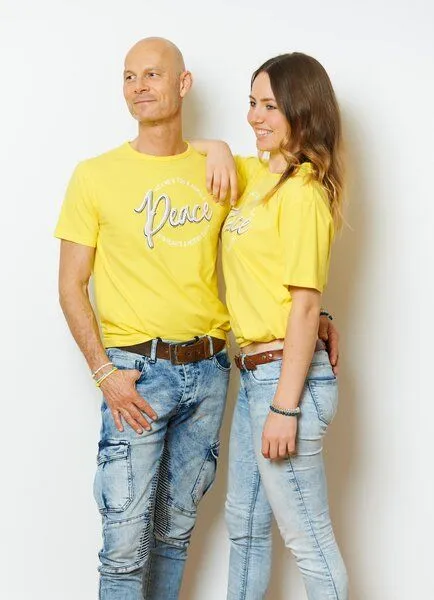SPARKLES OF LIGHT SPARKLES OF LIGHT Yoga Shirt | PEACE WITH YOU & ME, Gelb, – Produktbild 1 von 2