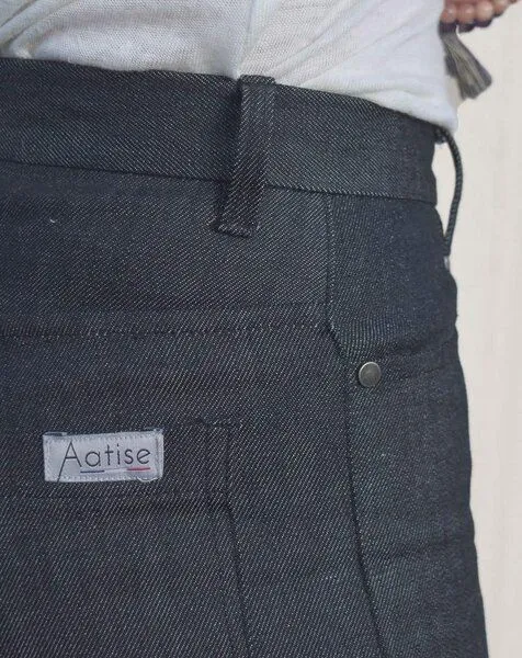Aatise Aatise Damen Jeans Bootcut Zaude mid-rise Farbe schwarz aus upgecycelter Baumwolle, Schwarz, – Produktbild 2 von 2