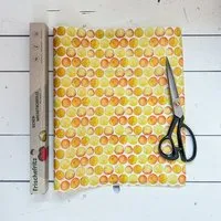 Kumanu von Natur aus gut Kumanu - von Natur aus gut Bienenwachstuch-Rolle "Frischefritz" | 34x130cm, Gelbe kreise, – Produktbild 1 von 1
