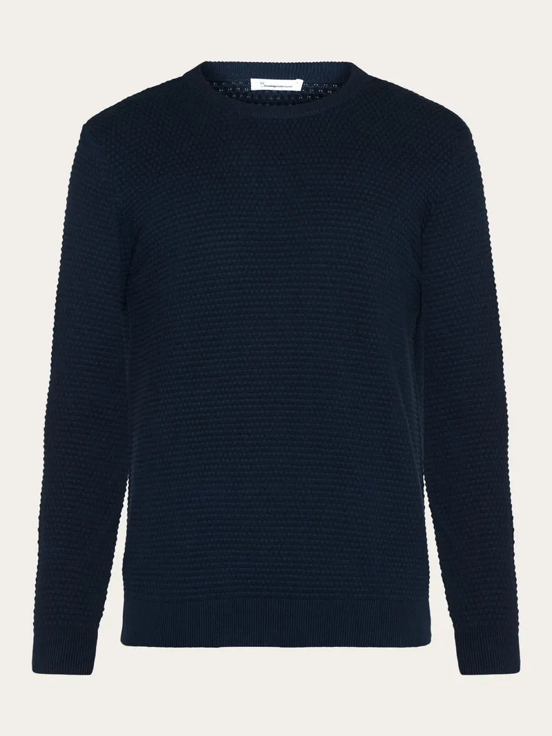 KnowledgeCotton Apparel KnowledgeCotton Apparel Herren vegan Strickpullover Vagn Bubble Crew Neck Total Eclipse Navy, Extra dunkelblau, – Produktbild 1 von 2