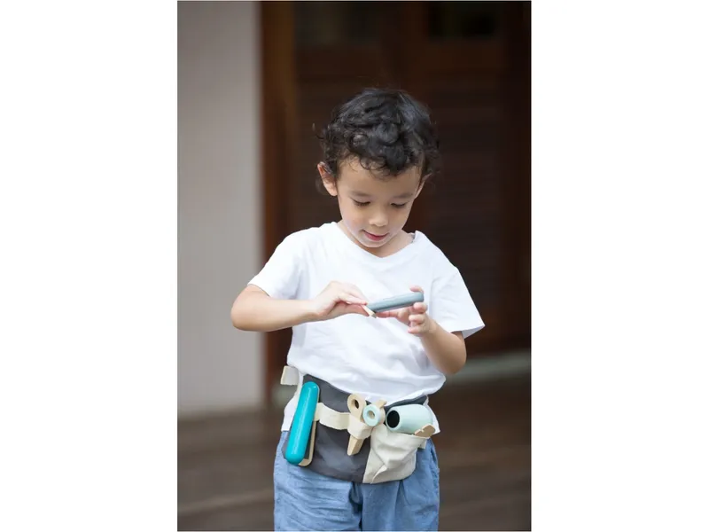 PlanToys PlanToys Kinder Friseur Set mit Zubehör aus Kautschukholz Maße 12,5 x 23 cm, Mehrfarbig, – Produktbild 3 von 5