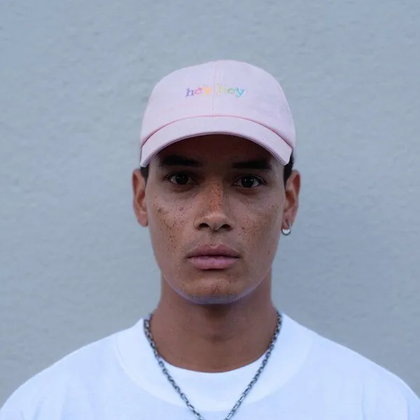 hey hey studios hey hey studios Unisex Cap „Rainbow 2.0“ powder pink aus Bio-Baumwolle, Rosa, – Produktbild 2 von 4