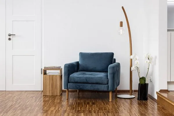 Lokaldesign Mödec UG Lokaldesign Mödec UG Stehleuchte HALM aus Eiche, Textilkabel, Weiss, – Produktbild 2 von 4