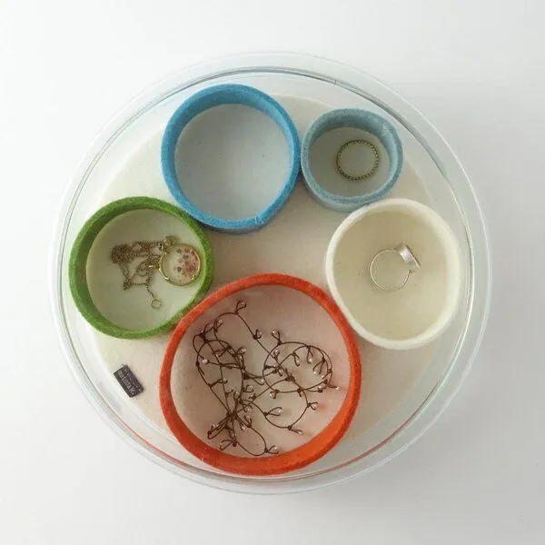 matilda k. manufaktur matilda k. manufaktur Schmuckaufbewahrung Schmuckschale 'luise' aus Glas mit Einsätzen aus Wollfilz, Bunt, – Produktbild 3 von 3