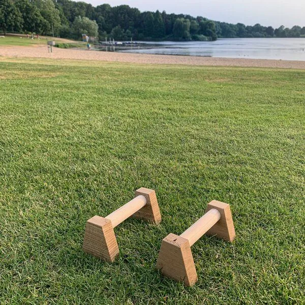treeletic® treeletic® Parallettes / Minibarren / Push Up Bars / Handgefertigte Liegestützgriffe aus Holz – Produktbild 4 von 4