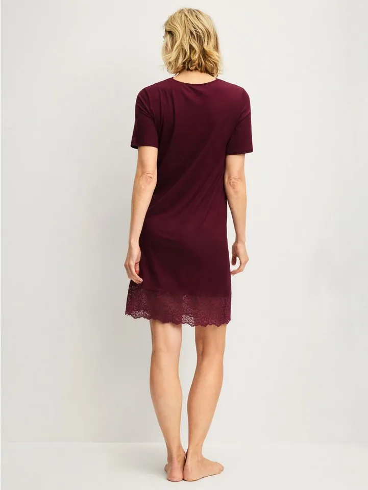 CALIDA CALIDA Nachthemd Elegant Dreams Damen (1-tlg) 95cm Länge, seidig weich, anschmiegsam, feine Spitze, Rot, – Produktbild 3 von 5