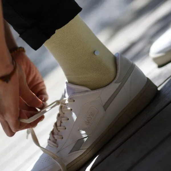 wysf. | what you stand for. wysf. | what you stand for. Socken, Piqué Strick mit Knopf, Bio-Baumwoll-Mix, Gelb (pastellgelb), – Produktbild 3 von 4