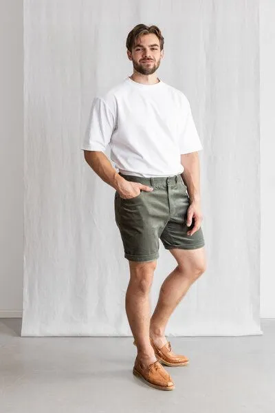 Jyoti - Fair Works Jyoti - Fair Works Bio-Baumwollcord Shorts Gauri, Pistazie, – Produktbild 2 von 4