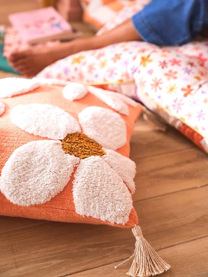 Vertbaudet Deko-Kissen MARGERITEN mit Quasten Kinderzimmer, Koralle/weiß, – Produktbild 2 von 4