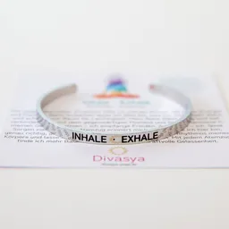 Divasya Divasya Armreif mit Gravur | Silber | Inhale - Exhale – Produktbild 1 von 1