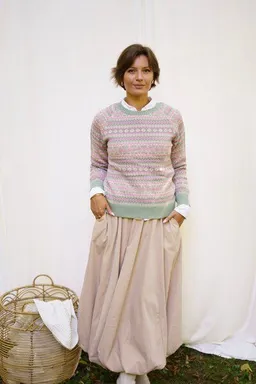 Haus of Namaste Haus of Namaste Handgemachter Fair Isle Lammwollpullover | 100% Lammwolle in Altrosa & Salbeigrün | Faire und nachhaltige Mode – Produktbild 1 von 1