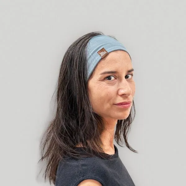 Liebe Deinen Planeten Liebe Deinen Planeten Stirnband Basic aus Bio Baumwolle - aus elastischem Jersey handgefertigt in Tirol, Light denim, – Produktbild 3 von 4