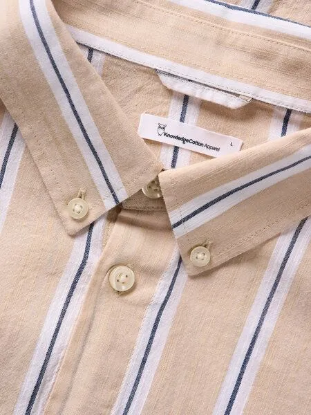 KnowledgeCotton Apparel KnowledgeCotton Apparel Hemd gestreift - Relaxed fit striped cotton shirt - aus Bio-Baumwolle, Natur (safari), – Produktbild 4 von 4