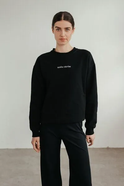 Sonho Stories Sonho Stories Unisex Sweater mit lockerer Passform aus Bio-Baumwolle schwarz – Produktbild 1 von 4