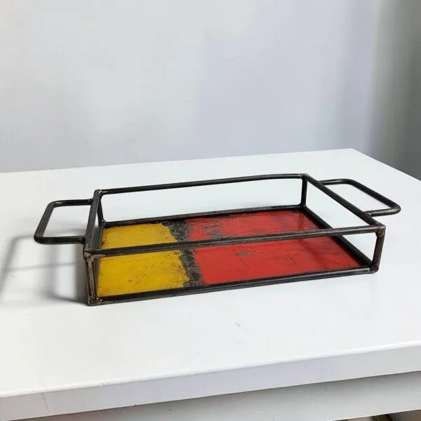 Moogoo Creative Africa Moogoo Creative Africa Upcycling Tablett aus recycelten Ölfässern, Rot&gelb, – Produktbild 1 von 6