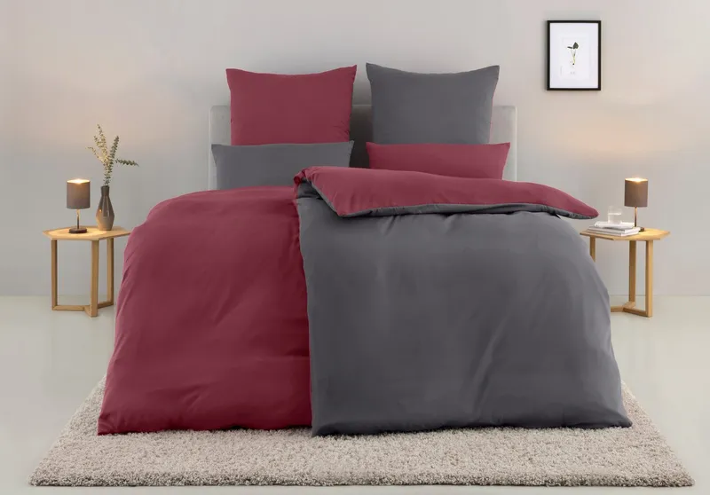 OTTO home Wendebettwäsche Desner2 100% Microfaser, extra weich, allergikerfreundlich, Microfaser, 3 teilig, Premium Qualität, uni, schnell trocknend, pflegeleicht, ab 135x200 cm, Rot, – Produktbild 1 von 5