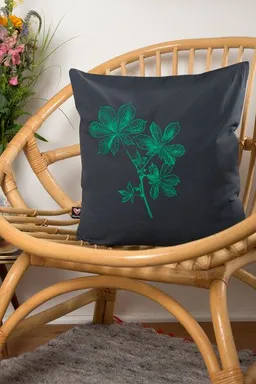 Hirschkind Hirschkind Bio-Kissenbezug 'Kastanie' dunkelgrau mit grünem Druck 40*40 cm – Produktbild 1 von 1