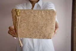 BY COPALA BY COPALA Kleines Täschchen aus Recycling-Kork, Vegan Kosmetiktasche – Produktbild 1 von 1
