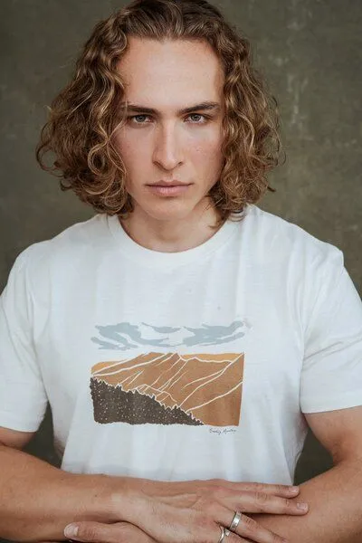 Kultgut Kultgut NEW Upcycling Generation- Artdesign - Bioshirt /Smokey Mountain, Hellbeige, – Produktbild 2 von 4