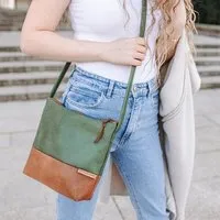 BOWLEANIES TASCHEN BOWLEANIES TASCHEN Umhängetasche aus Lederfaserstoff, Oliv & braun, – Produktbild 1 von 1