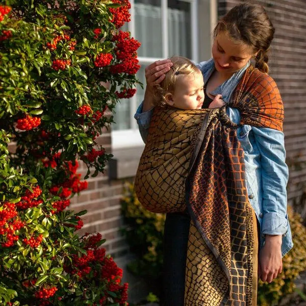 Hoppediz Hoppediz Babytragetuch - Ring-Sling kbA, Darwin black, – Produktbild 3 von 4