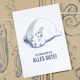 Bow & Hummingbird Bow & Hummingbird Maritime Postkarte "Es eskaliert eh - Seehund" aus Recyclingpapier – Produktbild 1 von 1