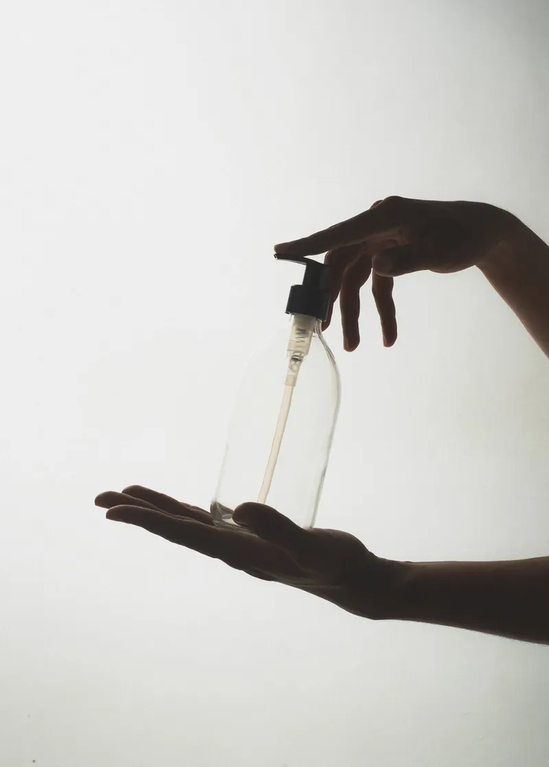 Pumpflasche aus klarem Glas – Produktbild 3 von 3