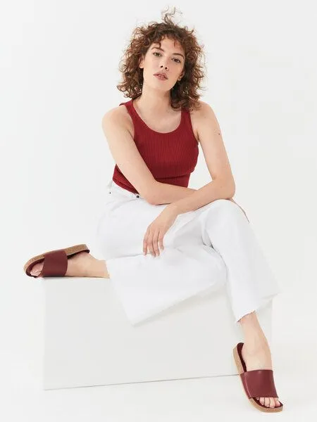 NINE TO FIVE NINE TO FIVE #kato - edler Slipper aus leichter Microfaser mit bequemen Naturlatex-Fussbett, Merlot, – Produktbild 3 von 4