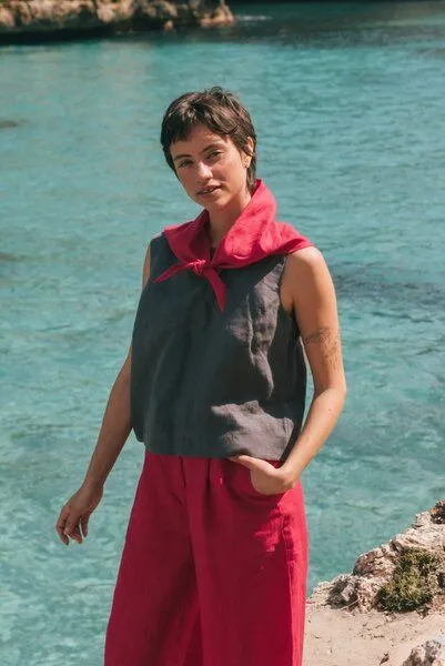 AmourLinen AmourLinen Klassisches ärmelloses Leinentop Lucia, Holzkohle, – Produktbild 3 von 4