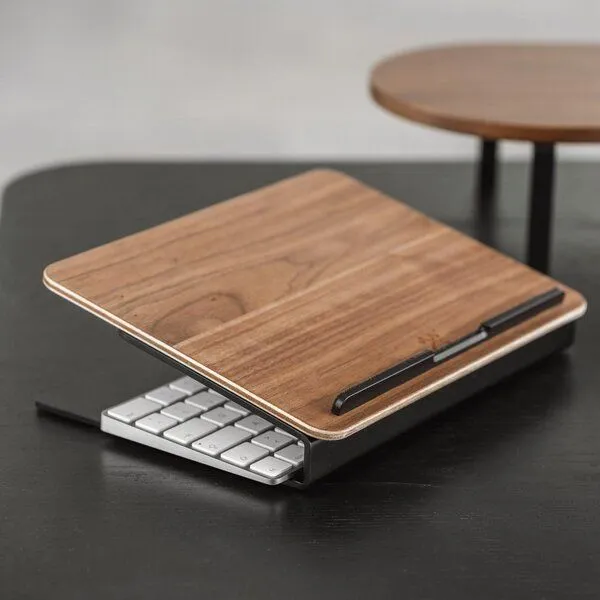 Woodcessories Woodcessories Premium Laptop Ständer aus Holz für 10-16 Zoll, Walnuss, – Produktbild 2 von 4