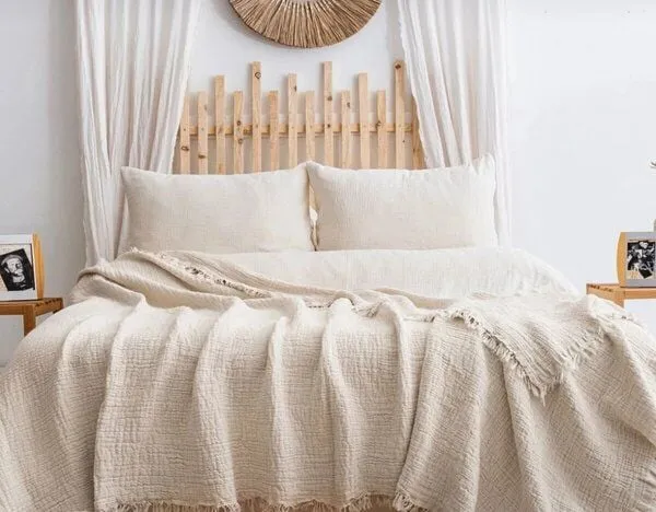 Sandiik Sandiik Musselin-Tagesdecke „Duo-Soft“ – 200 x 230 cm aus Bio-Baumwolle, Warmes beige, – Produktbild 2 von 4