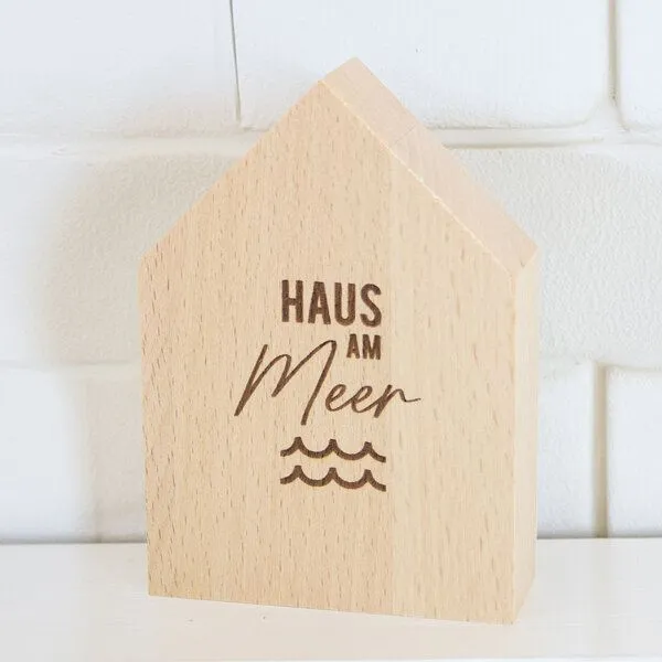 Bow & Hummingbird Bow & Hummingbird Großes Deko-Holzhäuschen Haus am Meer – Produktbild 1 von 4