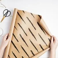 Fines Papeterie Fines Papeterie 3m bedrucktes Kraftpapier * Geschenkpapier auf Rolle * 300x47 cm * verschiedene Motive * – Produktbild 1 von 1